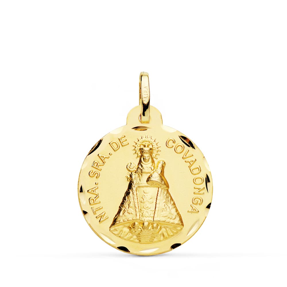 Medalla de la Virgen de Covadonga 22 mm Tallada de oro amarillo 18K
