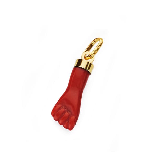 Colgante Amuleto Higa Puño Mano Mediana Roja 19 x 6 mm de oro amarillo 18K