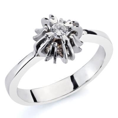 18K SOLITARIO ORO BLANCO DIAMANTE NATURAL TALLA BRILLANTE 0.100 QTS. ANCHO: 9MM. ALTO: 7MM