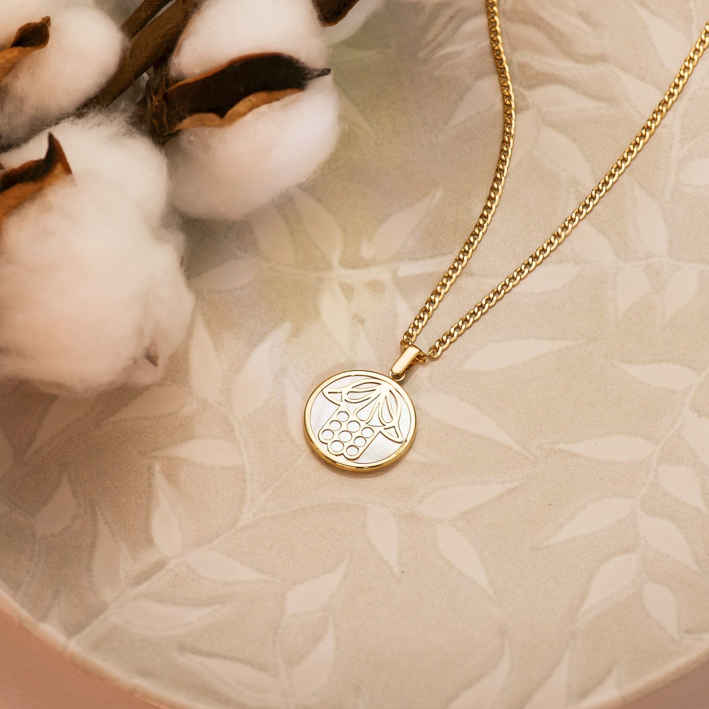 18K COLGANTE ORO AMARILLO NACAR MANO DE FATIMA 20 MM