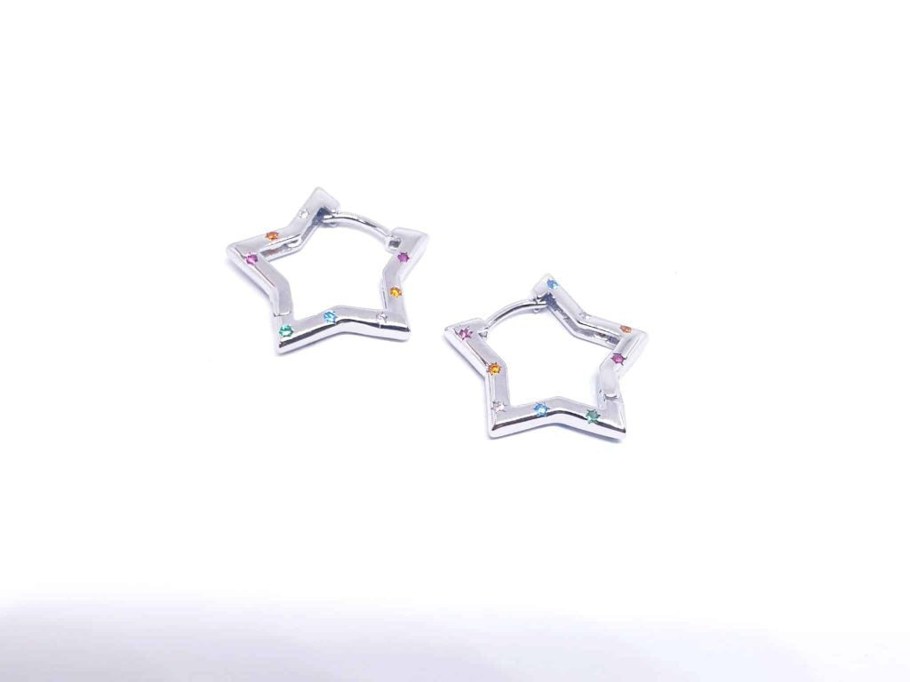 Pendiente estrella color de plata de ley