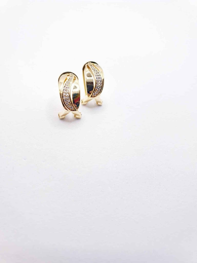 Pendiente omega oro Luma de 14 quilates