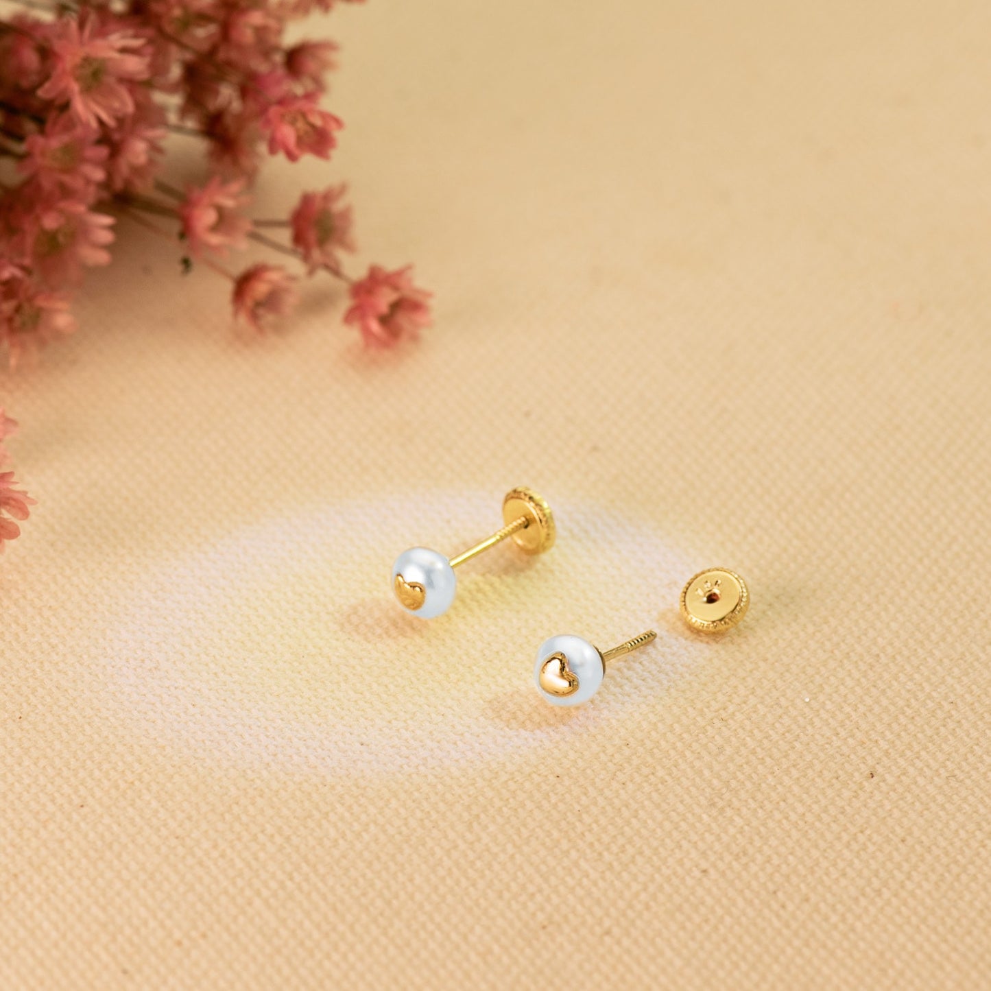 18K PENDIENTES ORO AMARILLO PERLA Y CORAZON TUERCA 5 MM