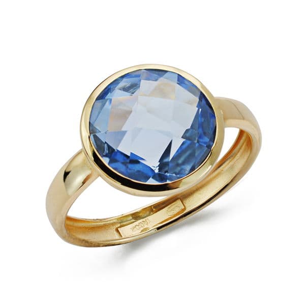 Sortija con Circonita Azul en Bocel. Ancho: 12 mm de oro amarillo 9K