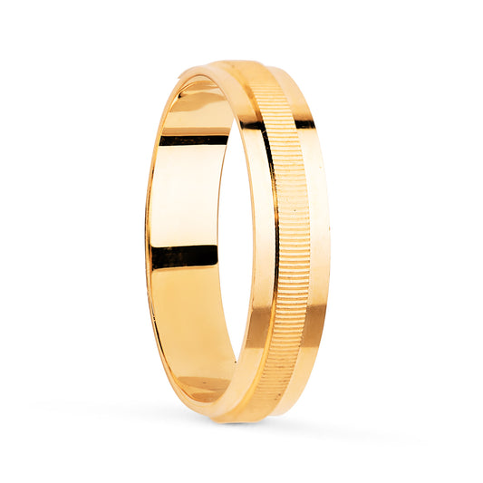 18K ALIANZA ORO AMARILLO FILA CENTRAL ESTRIADA Y BORDES BRILLO. ANCHO: 4 MM