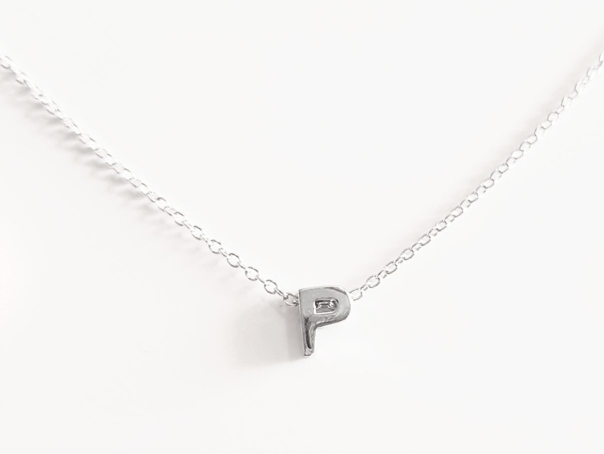Collar inicial P de plata de ley
