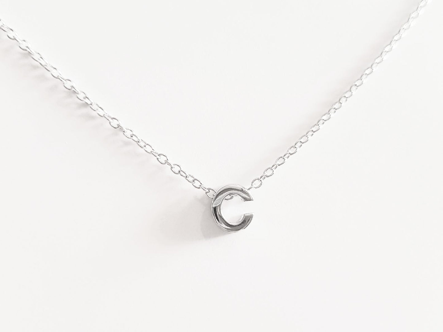 Collar inicial C de plata de ley