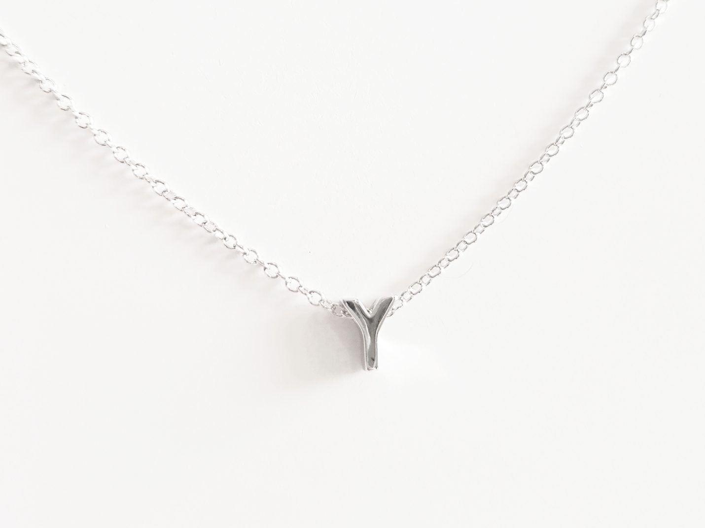 Collar inicial Y de plata de ley