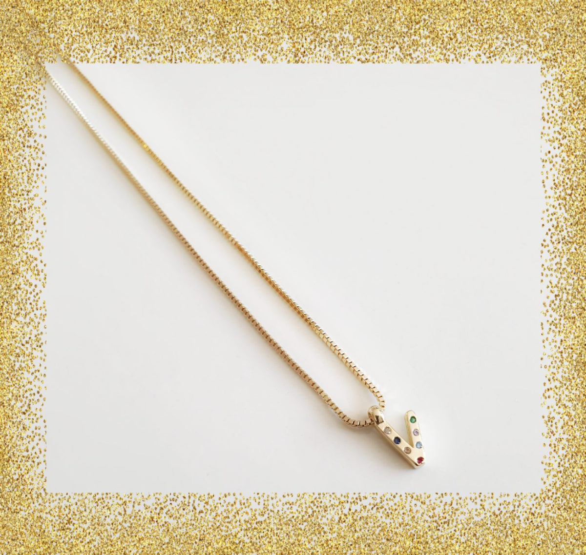 Collar inicial oro v de plata de ley con baño de oro de 14 quilates - Joyería Zafir