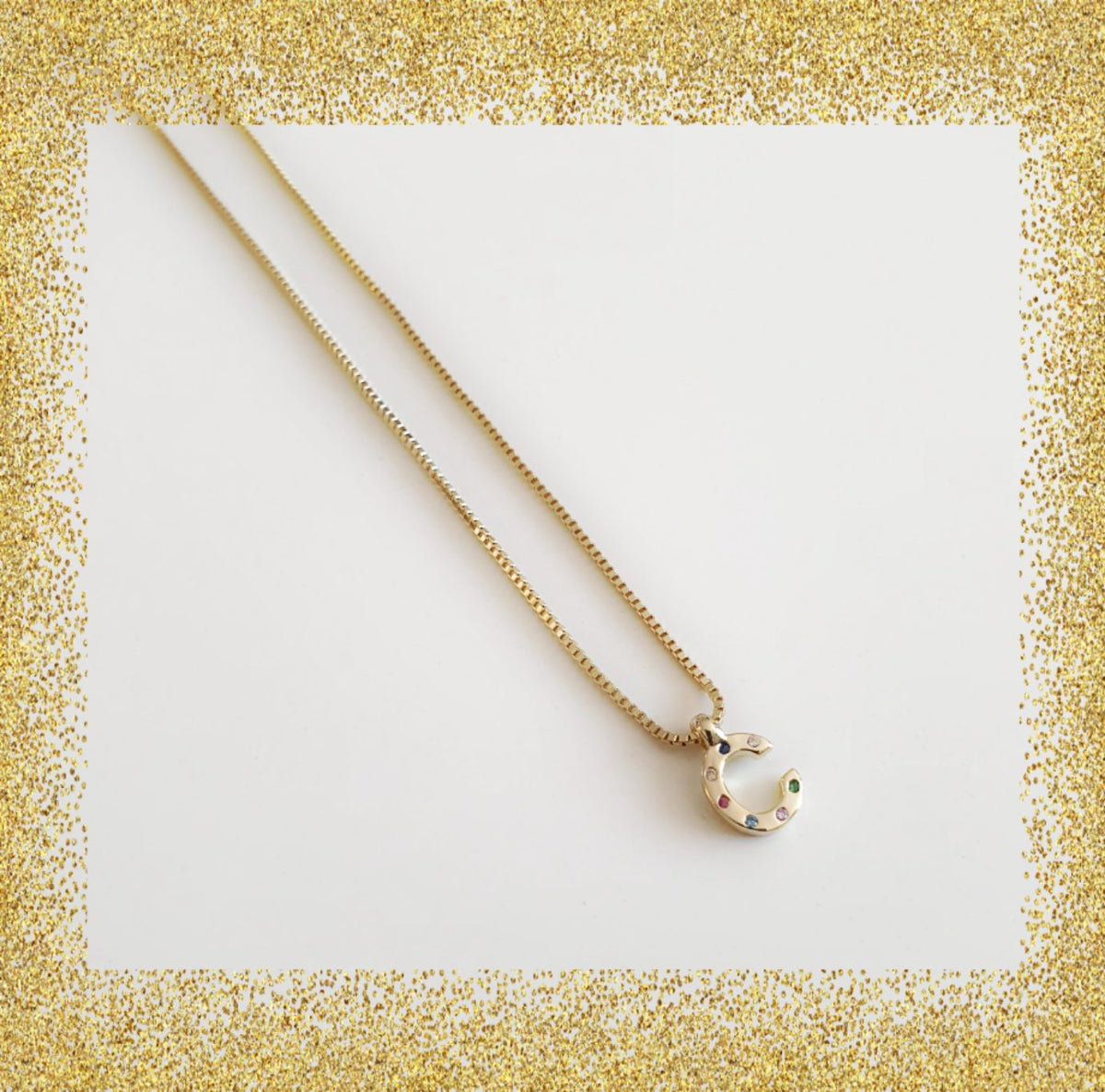 Collar inicial oro c de plata de ley con baño de oro de 14 quilates - Joyería Zafir