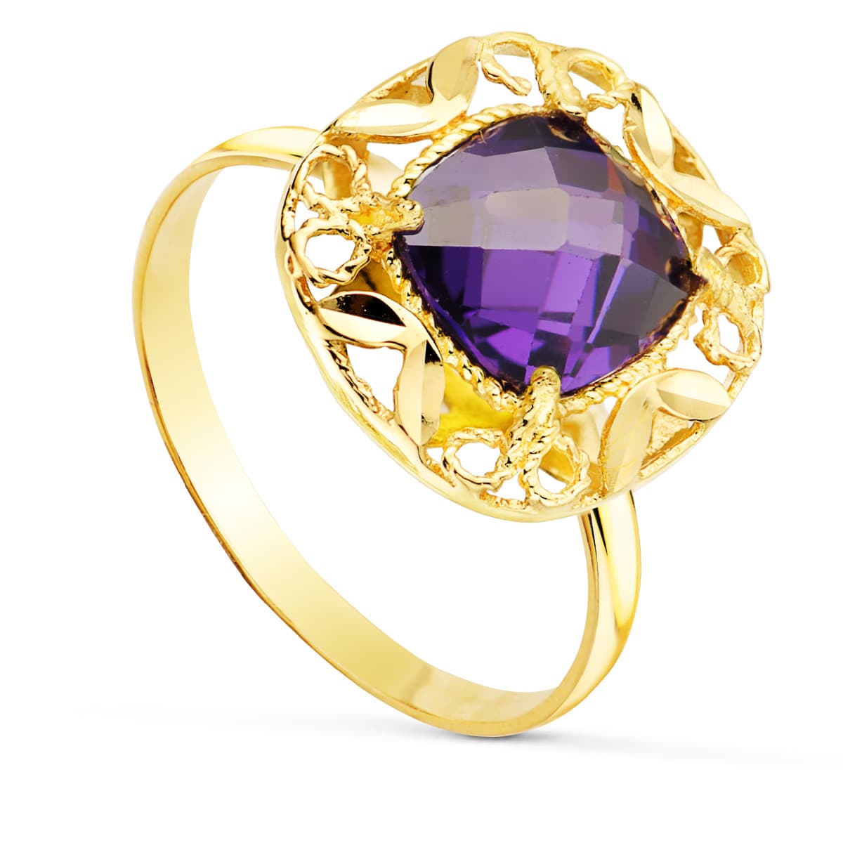 Sortija Circonita Amatista en Cerco Tallado. Medida: 14 x 14 mm de oro amarillo 18K