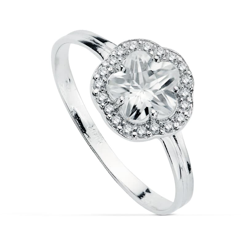 Sortija con Flor y Circonitas. Ancho: 9 mm de oro blanco 18K
