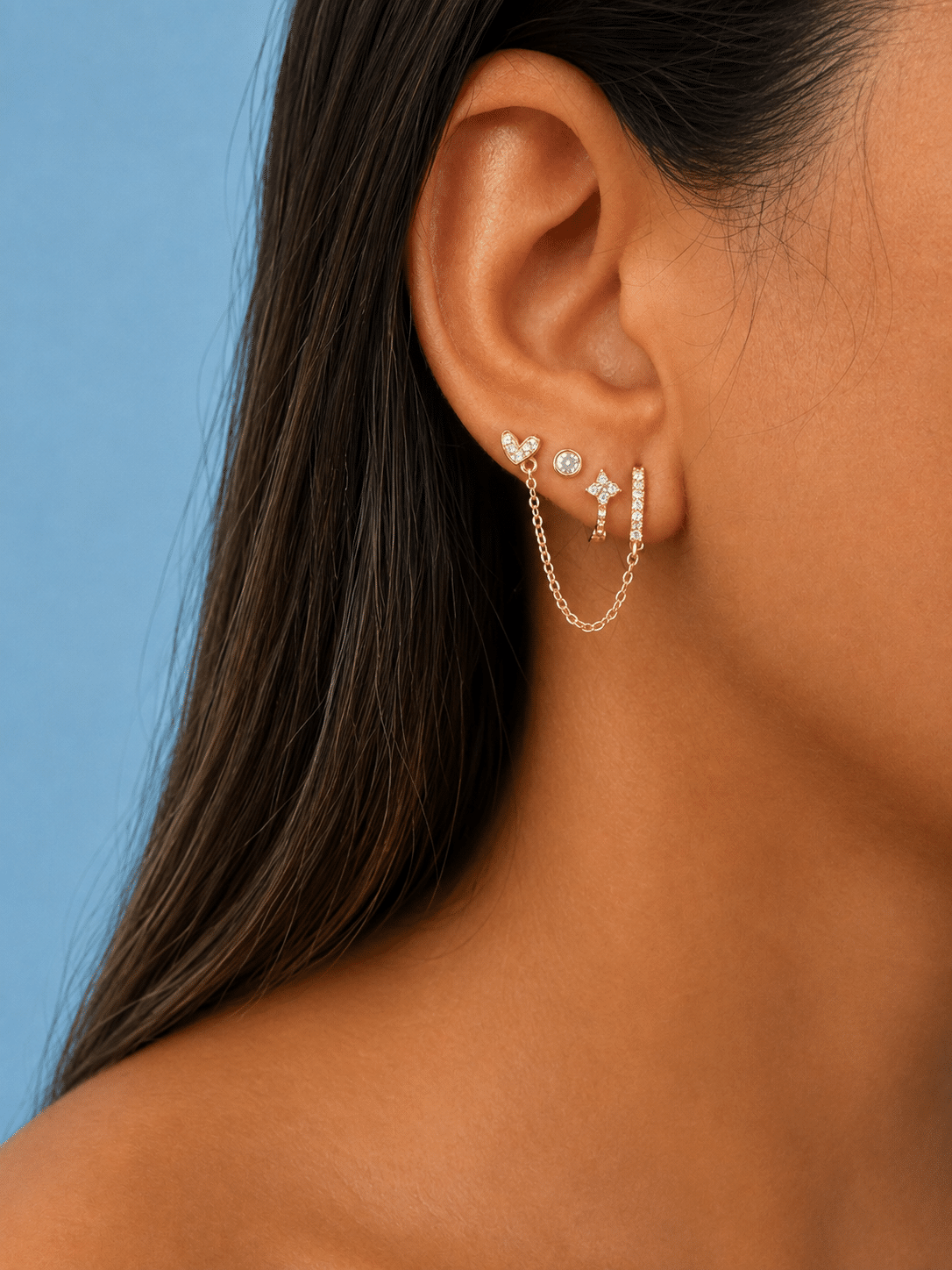 Pendiente cadena corazón de plata de ley con baño de oro de 14 quilates - imagen adicional - Joyería Zafir