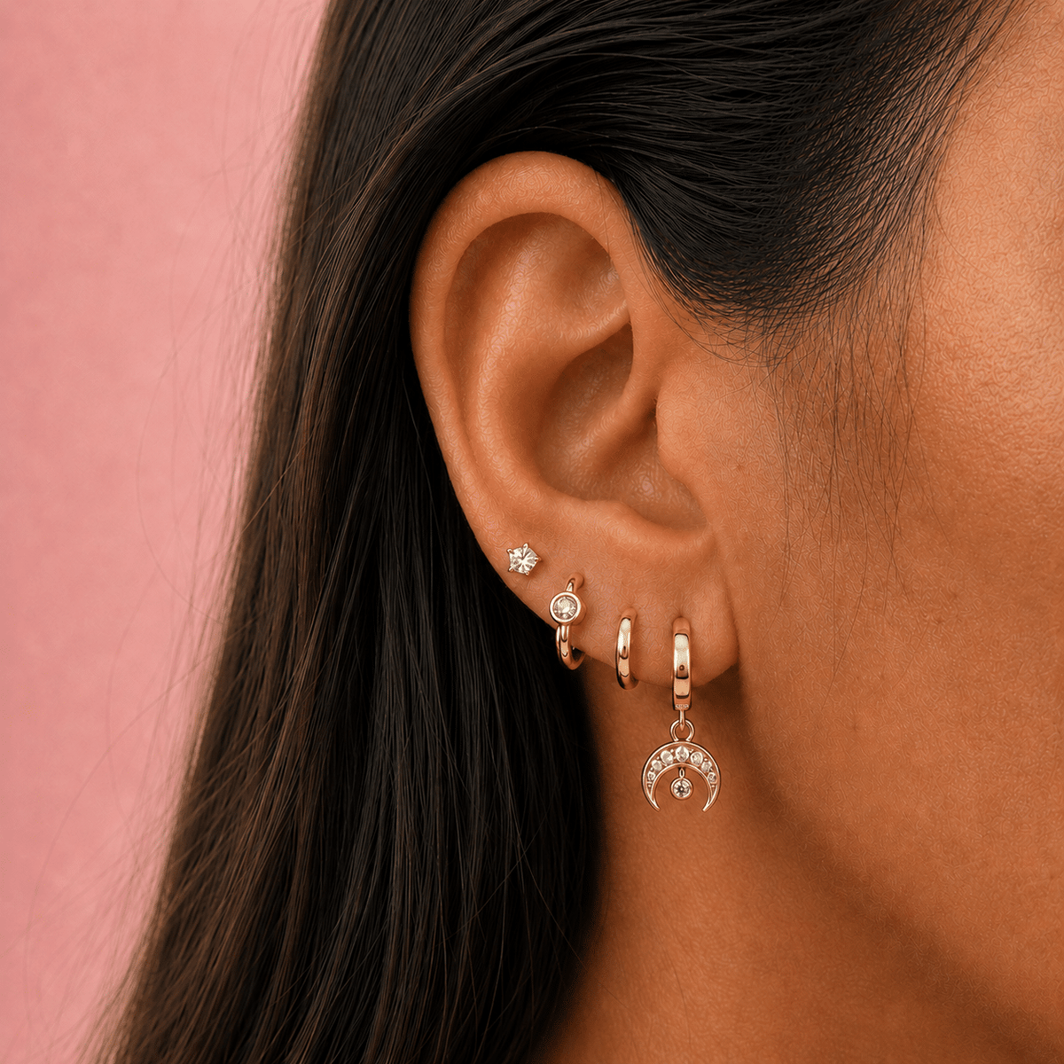 Pendientes aritos punto de luz de plata de ley con baño de oro de 14 quilates - imagen adicional - Joyería Zafir