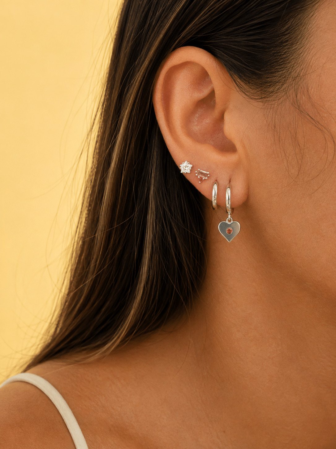 Pendientes love de plata de ley - imagen adicional - Joyería Zafir