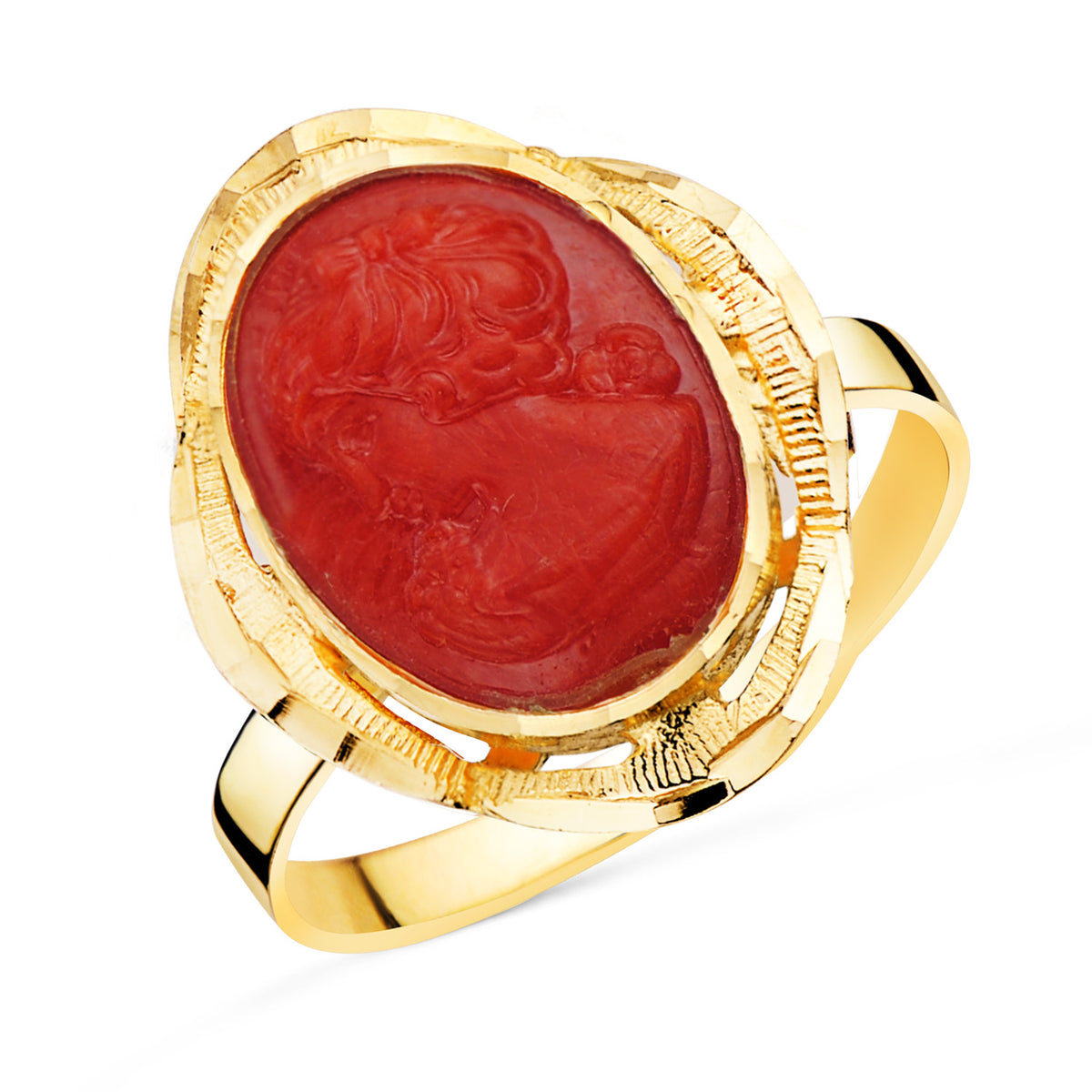 Sortija Camafeo Coral Oval Cerco Tallado. Medida: 19 x 14 mm de oro amarillo 18K