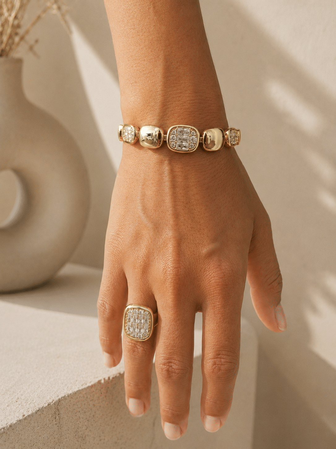Pulsera deluxe de aleación de metales con baño de oro de 14 quilates - vista adicional