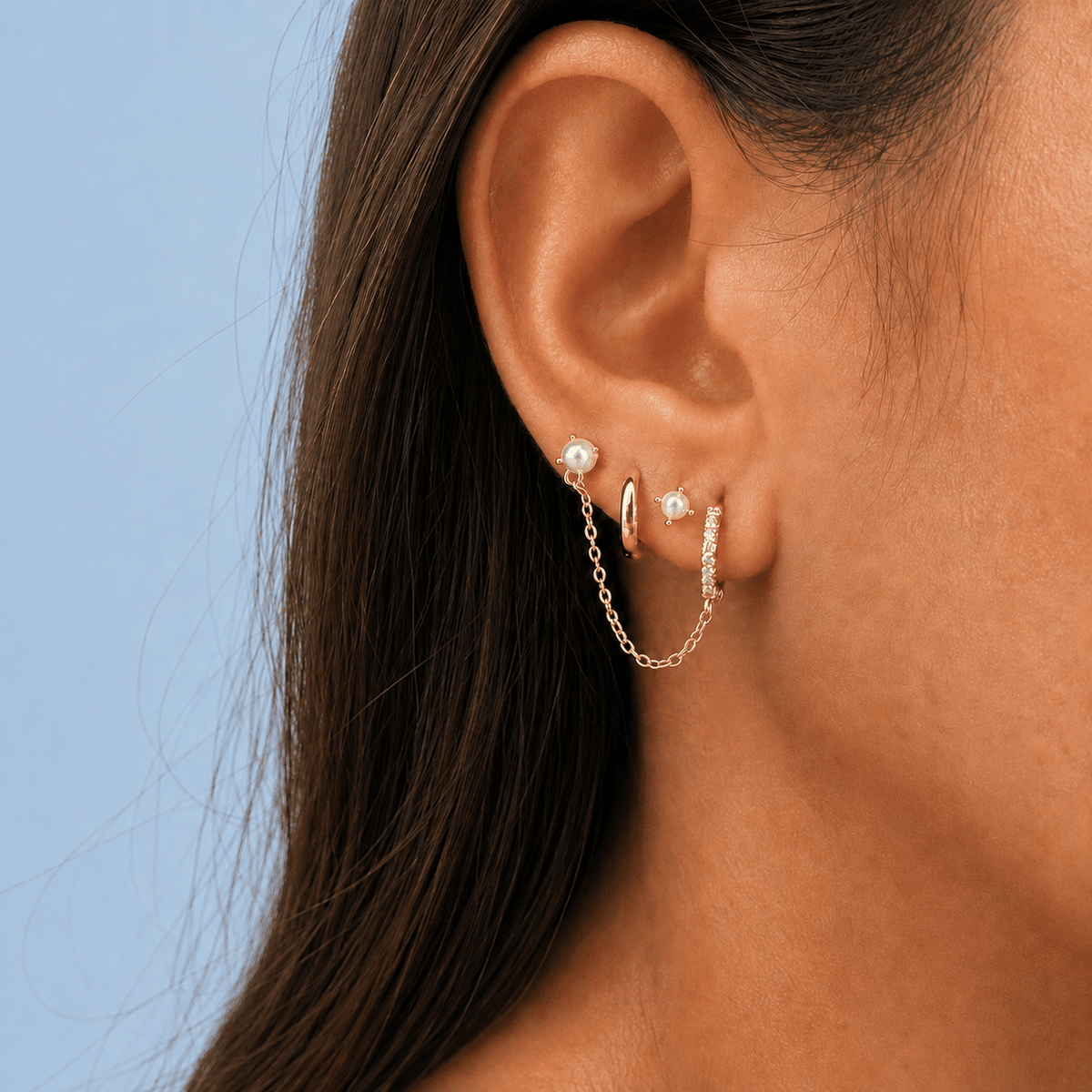 Pendiente cadena perla de plata de ley con baño de oro de 14 quilates - imagen adicional - Joyería Zafir