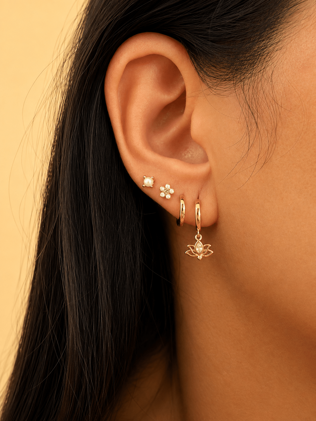 Pendientes loto oro aritos de plata de ley con baño de oro de 14 quilates - imagen adicional - Joyería Zafir