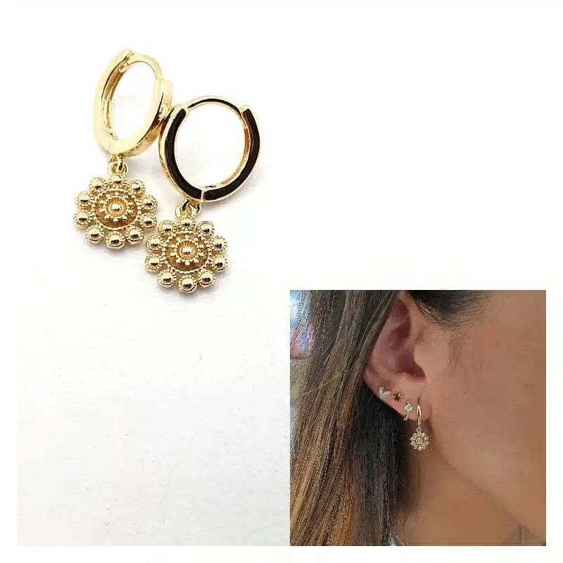 Pendiente rosetón oro