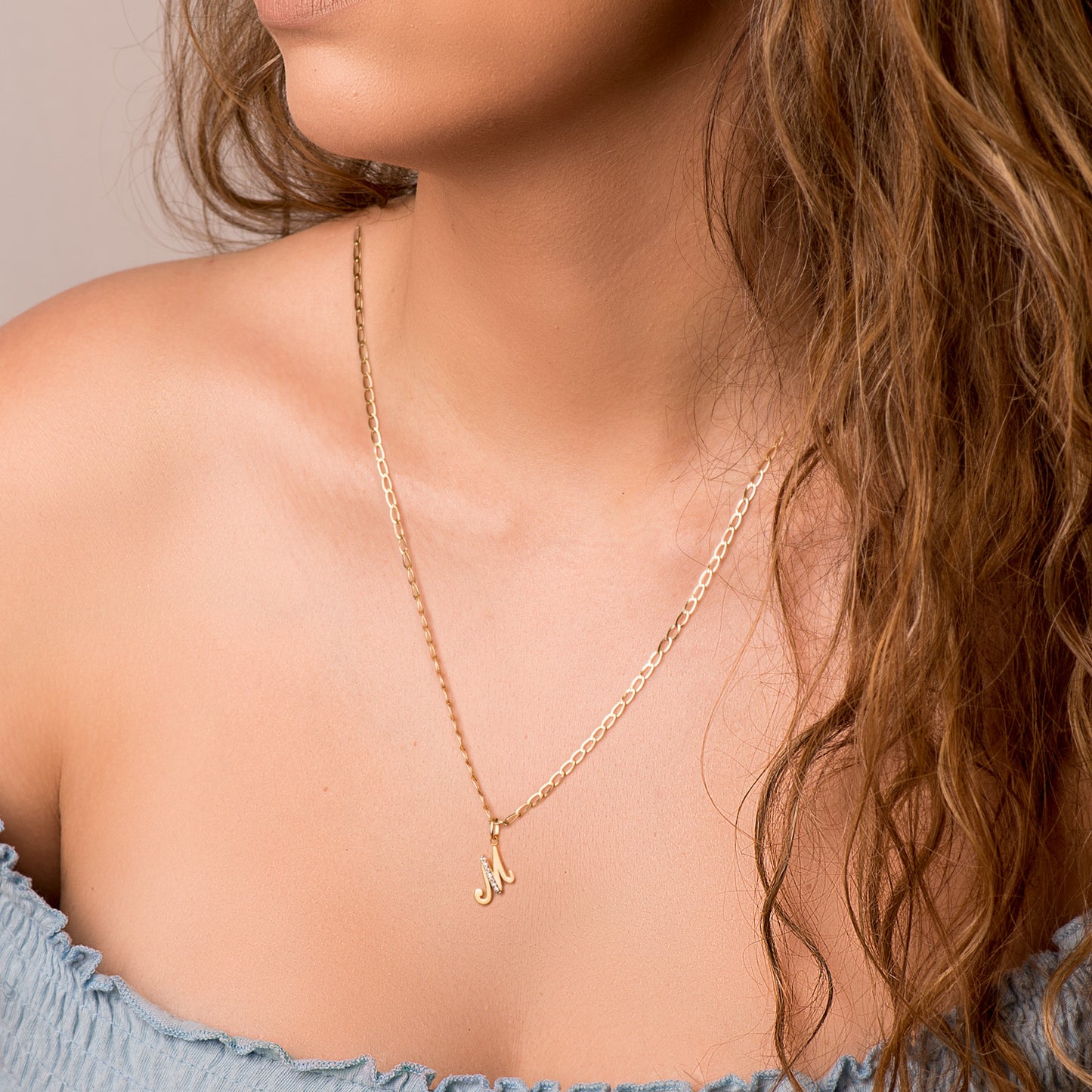 18K COLGANTE ORO BICOLOR LETRA M CIRCONITA 12X13 MM