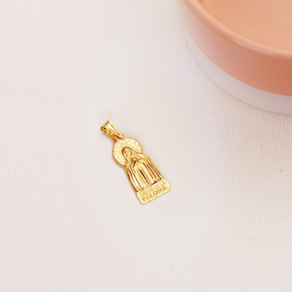 18K MEDALLA ORO AMARILLO VIRGEN DE LA PALOMA SILUETA TALLADA 20X9 MM