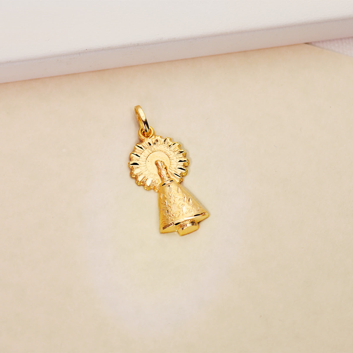 18K MEDALLA ORO AMARILLO VIRGEN DEL PILAR SILUETA TALLADA 26 MM