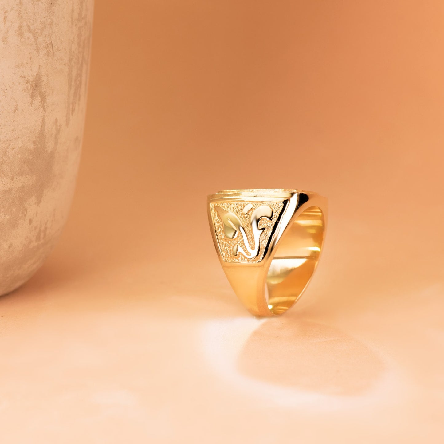 18K SELLO ORO AMARILLO CABALLERO MACIZO TALLADO ZONA GRABADO 18X16 MM
