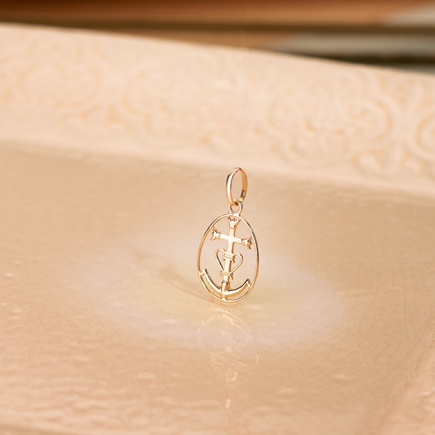 18K COLGANTE ORO AMARILLO CRUZ DE LA CAMARGA CON CERCO. 22 X 14 MM