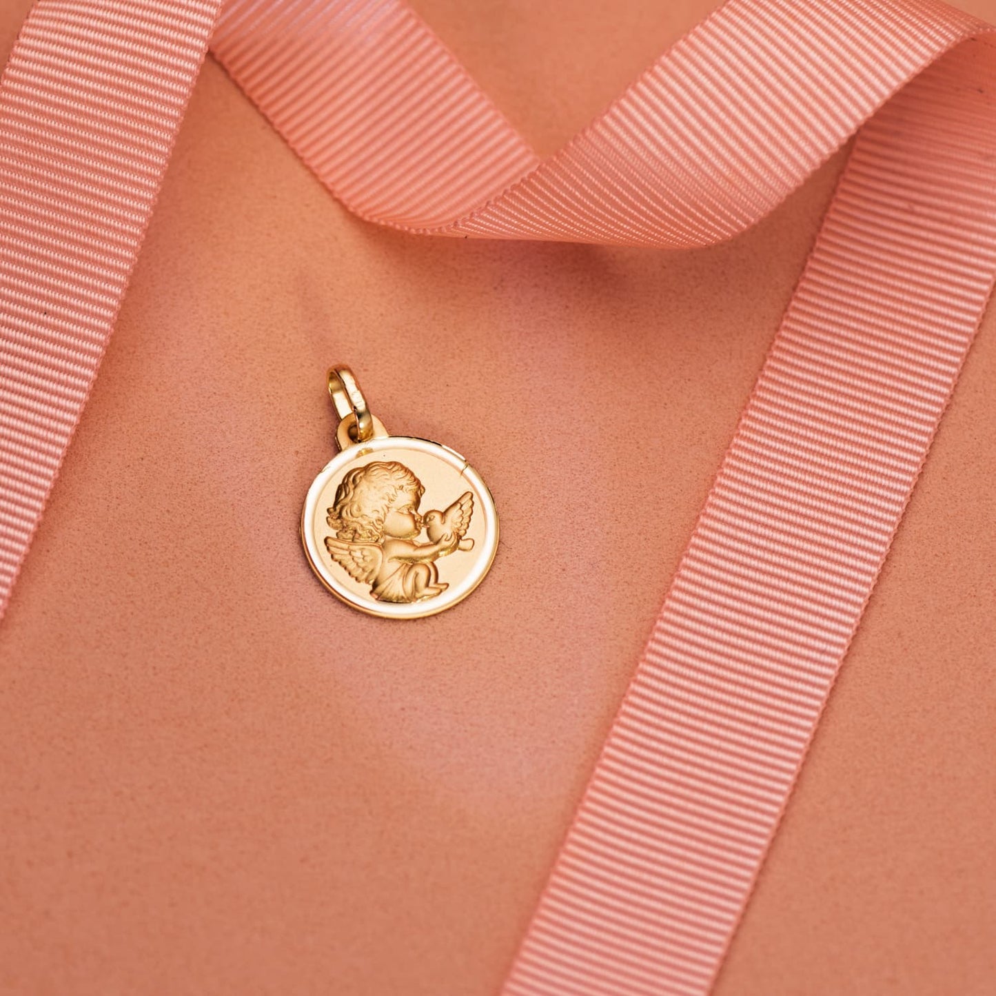 18K MEDALLA ORO AMARILLO ANGEL BURLON CON PALOMA BISEL 16 MM