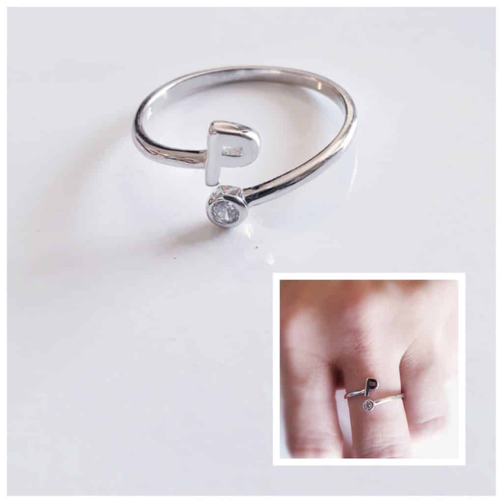 Anillo inicial p de plata de ley