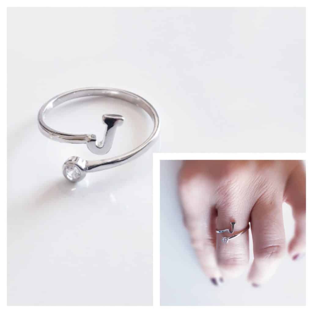 Anillo inicial j de plata de ley