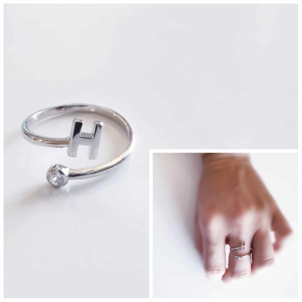 Anillo inicial h de plata de ley