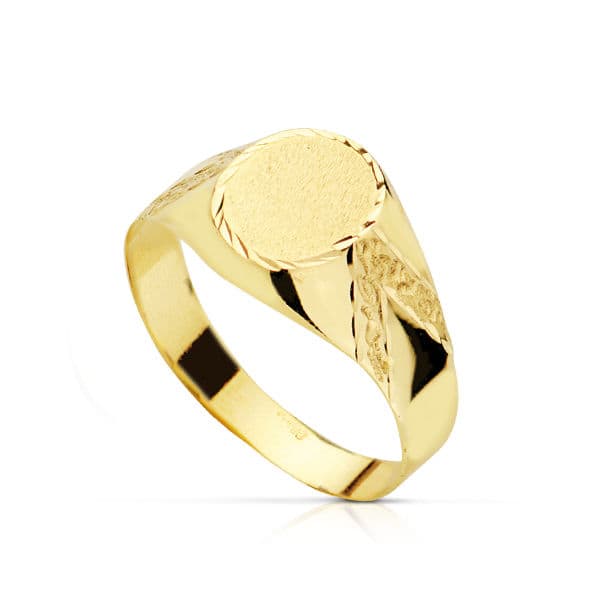 18K SELLO ORO AMARILLO HUECO OVAL LATERAL TALLADO. ZONA GRABADO: 10X8MM