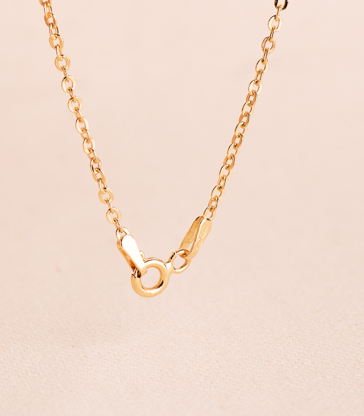 Cadena Hueca Forzada. Ancho: 1,2 mm. Largo: 50 cm de oro amarillo 18K