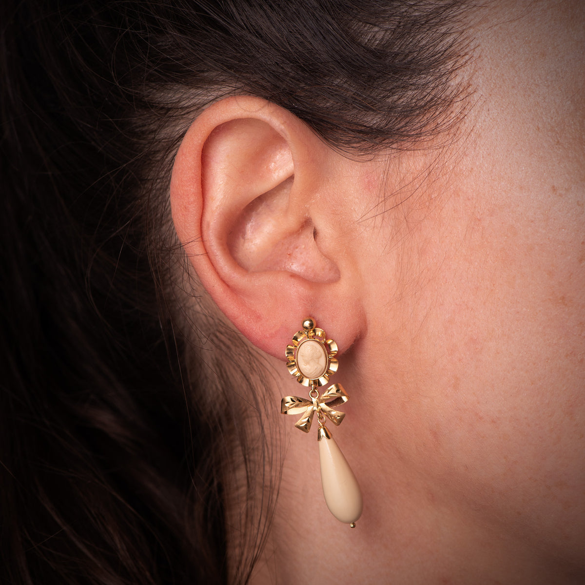 Pendientes Cubanas Marfil Camafeo 42 x 13 mm. de oro amarillo 18K
