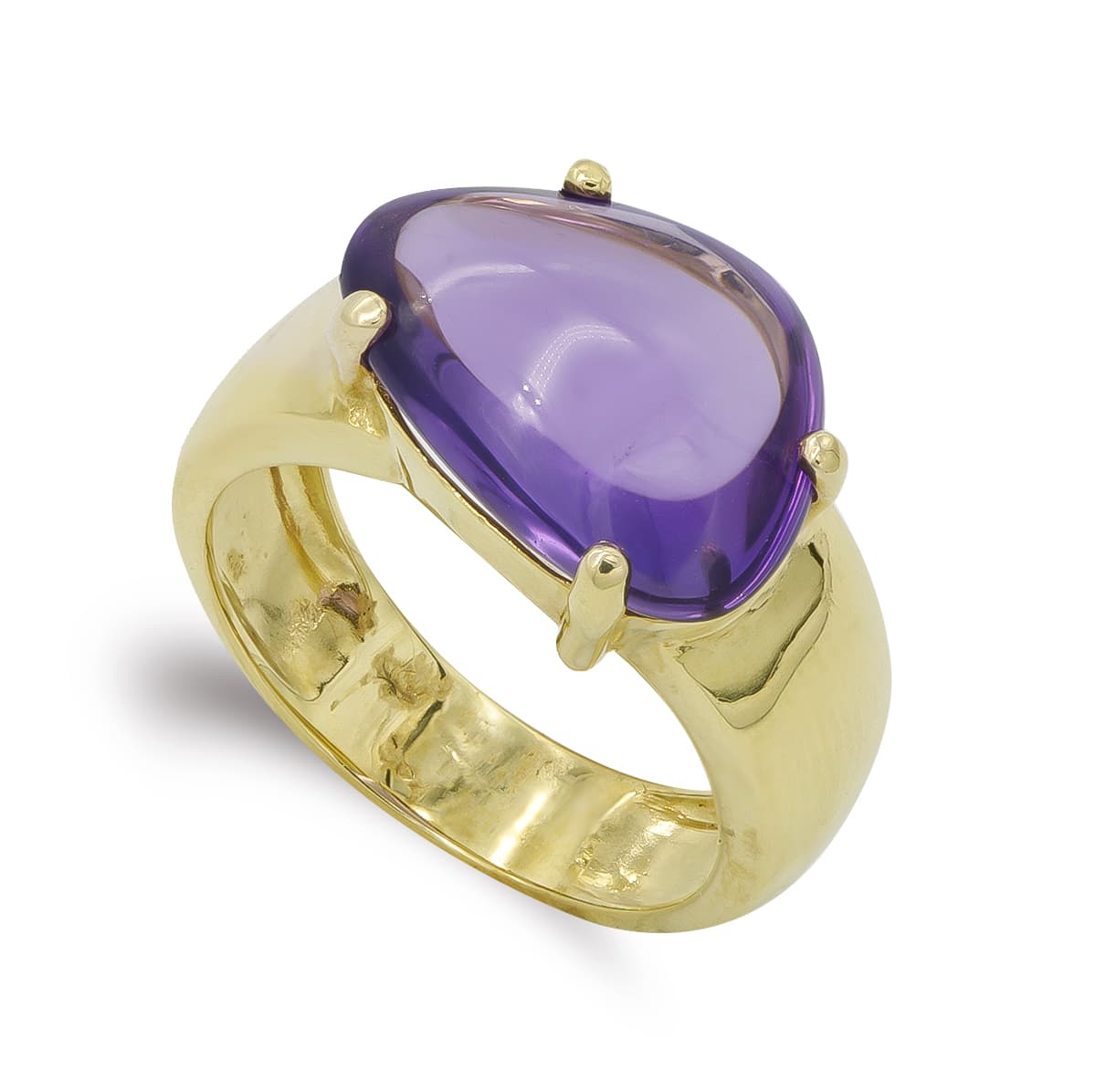 Sortija Piedra Amatista Irregular en Garras. Medida: 15 x 11 mm de oro amarillo 18K