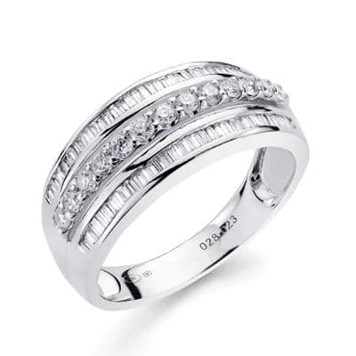 18K SORTIJA ORO BLANCO DIAMANTES NATURALES TALLA BRILLANTE 0.273/0.38 QTS. ANCHO: 8MM