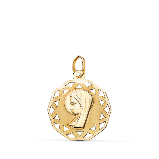 Medalla Virgen Niña Calada y Matizada. Medida: 19 x 16,5 mm de oro amarillo 18K