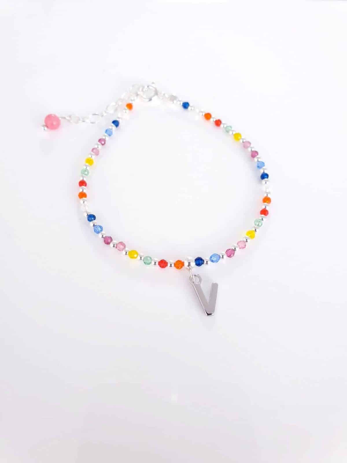 Pulsera inicial piedras » v « de plata de ley - vista adicional