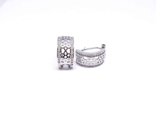 Pendiente omega flor calada de plata de ley