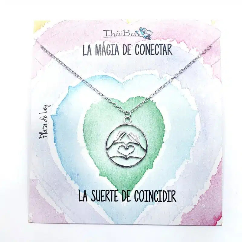 Collar manos corazón