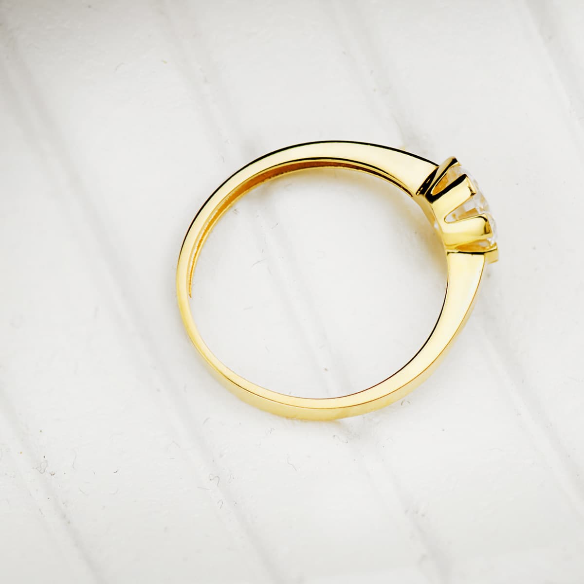 Solitario Circonita Garras 6,5 mm Ancho Cuerpo 2 mm de oro amarillo 18K