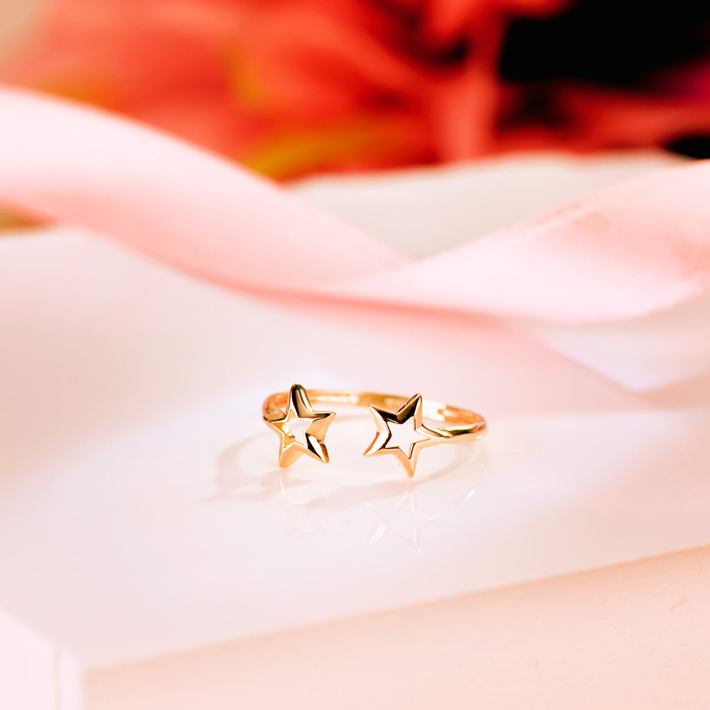 18K SORTIJA ORO AMARILLO CON DOS ESTRELLAS DE 6 MM ABIERTA Y AJUSTABLE