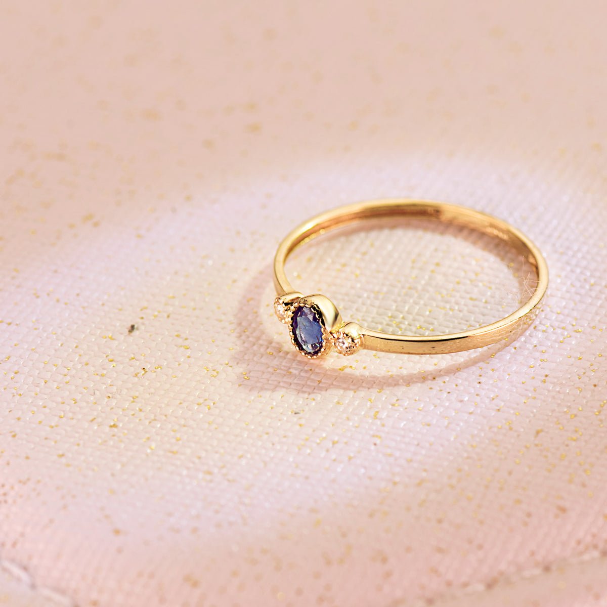 Sortija Piedra Azul y Circonita 4 x 3 mm Ancho Cuerpo 1,2 mm de oro amarillo 18K