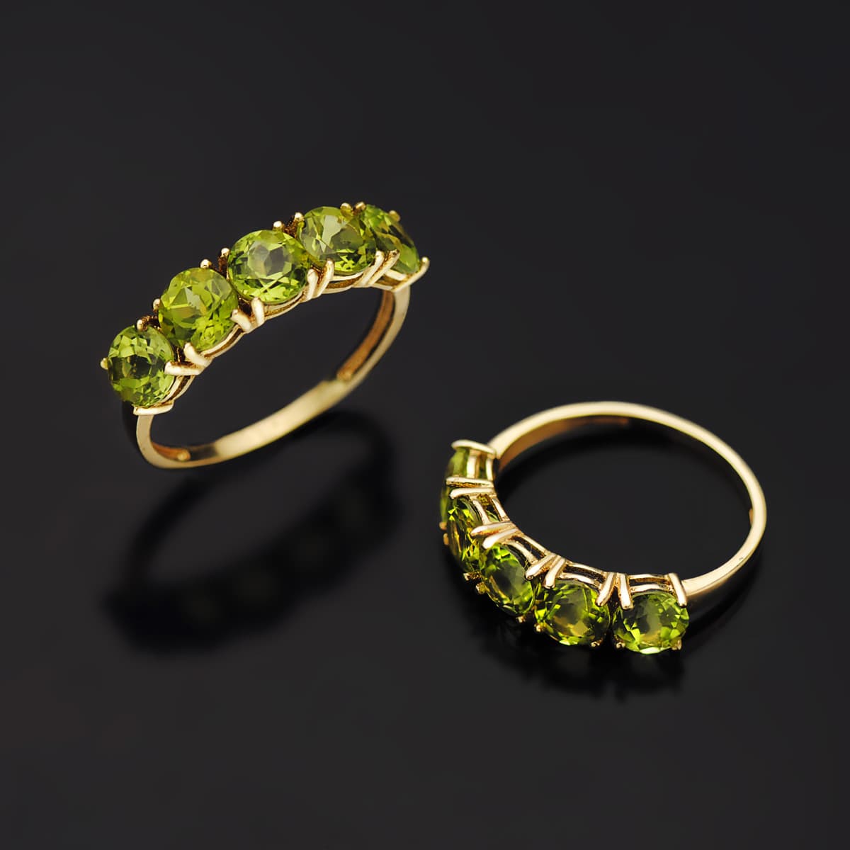 18K SORTIJA ORO AMARILLO CON 5 OLIVINAS NATURALES 2,87 QTS. ANCHO PIEDRAS 5 MM