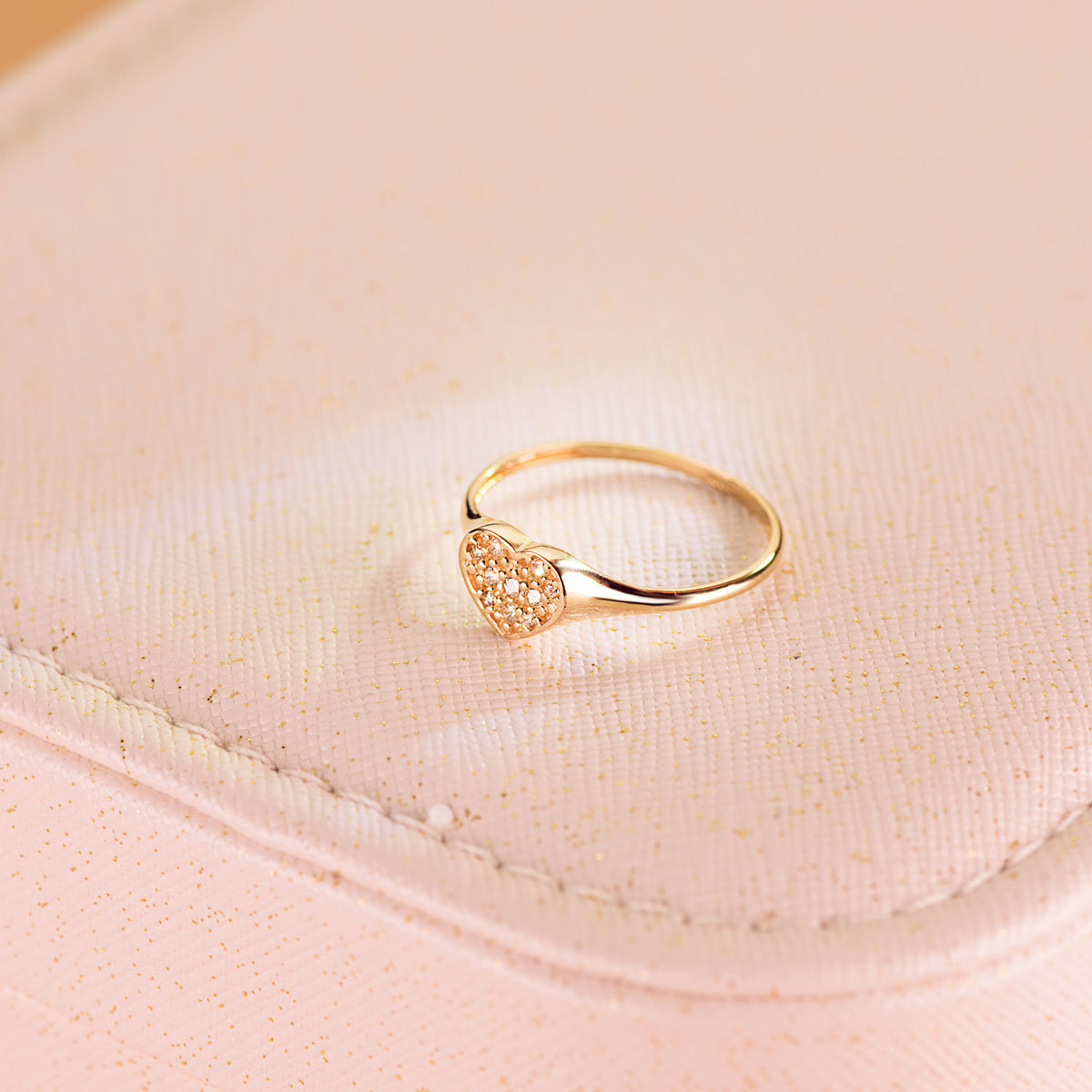 Sello Mujer Cabeza Corazon con Circonita 9 x 8 mm C. Amor de oro amarillo 18K