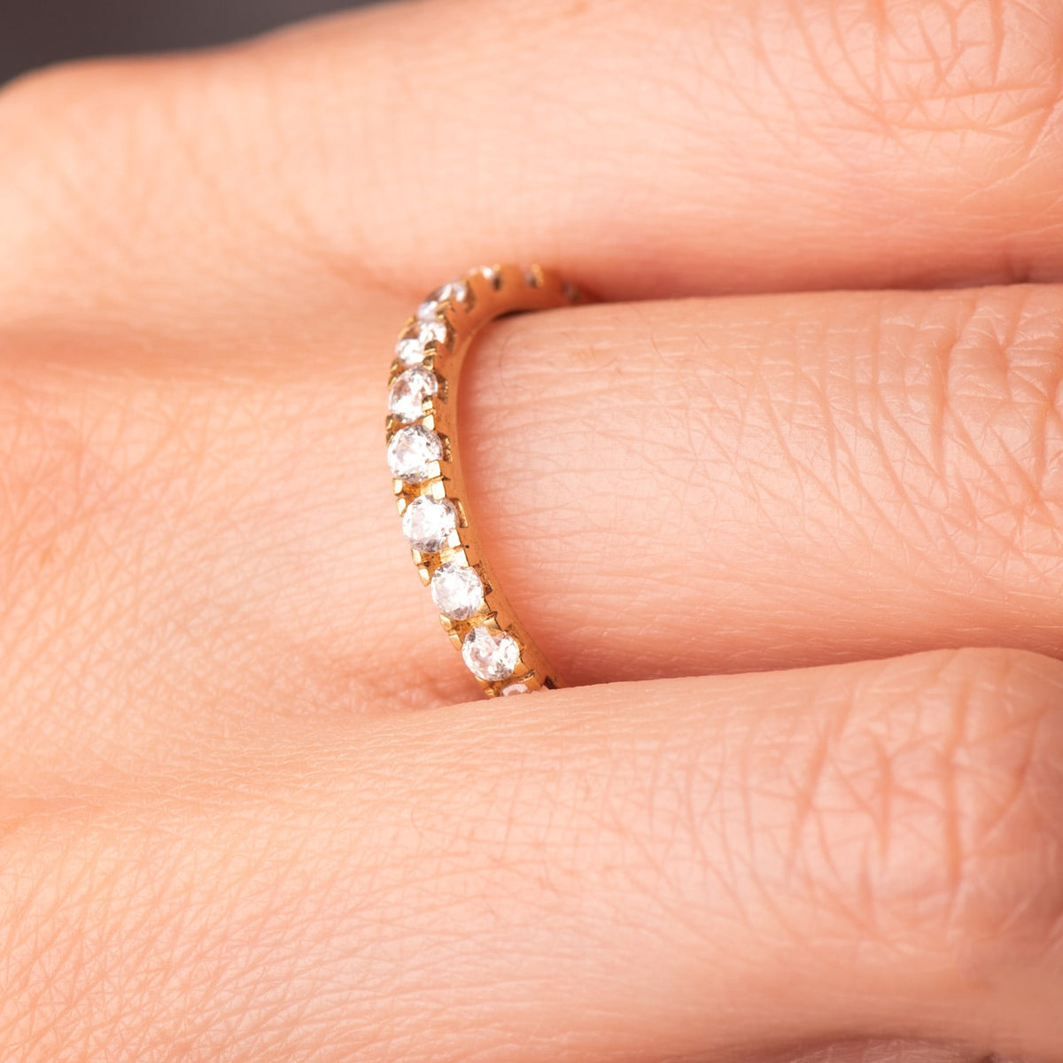 Alianza O Anillo Circonitas Blancas Garras. Ancho Cuerpo: 2,5 mm de oro amarillo 18K