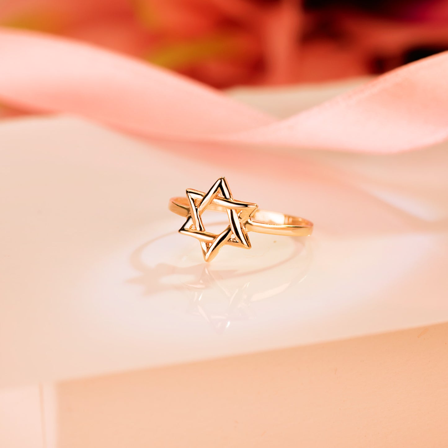 18K SORTIJA ORO AMARILLO CON ESTRELLA DE DAVID 10 X 9 MM. ANCHO: 1,2MM