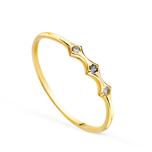18K SORTIJA ORO AMARILLO BAMBÚ CON 3 CIRCONITAS AZULES. ANCHO: 1,5 MM